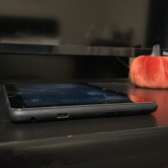 Amazon Fire 7 tablet, 7” (12th generation) - Picture 5 of 6